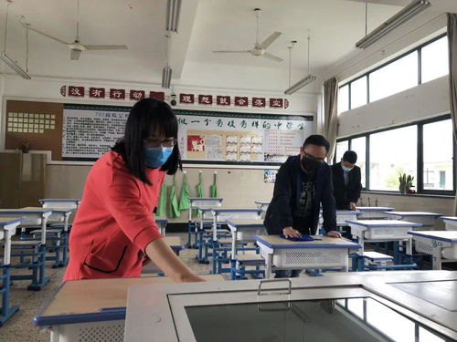 党旗飘扬下，党员教师志愿服务为生命护航